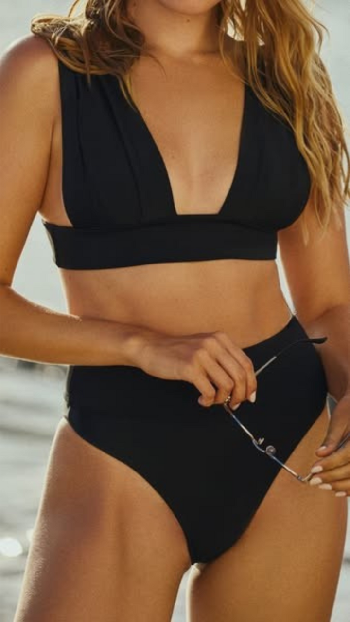 AURA | BIKINI NOIR AVEC HAUT DRAPÉ ET BAS TAILLE HAUTE