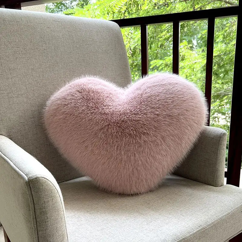 GRACE™ | HEART-SHAPED PLUSH CUSHION