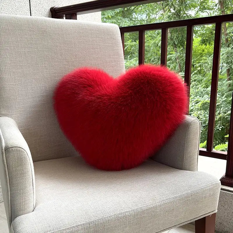 GRACE™ | HEART-SHAPED PLUSH CUSHION