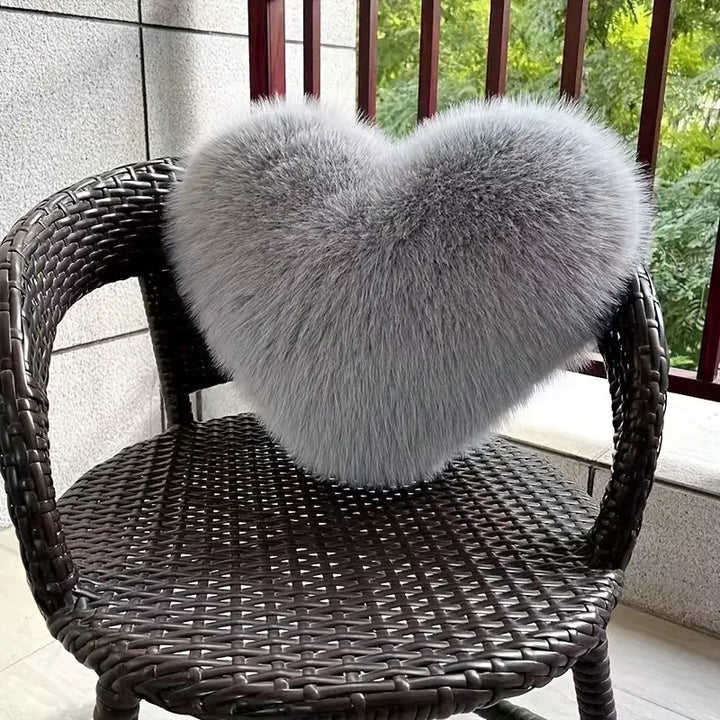 GRACE™ | HEART-SHAPED PLUSH CUSHION