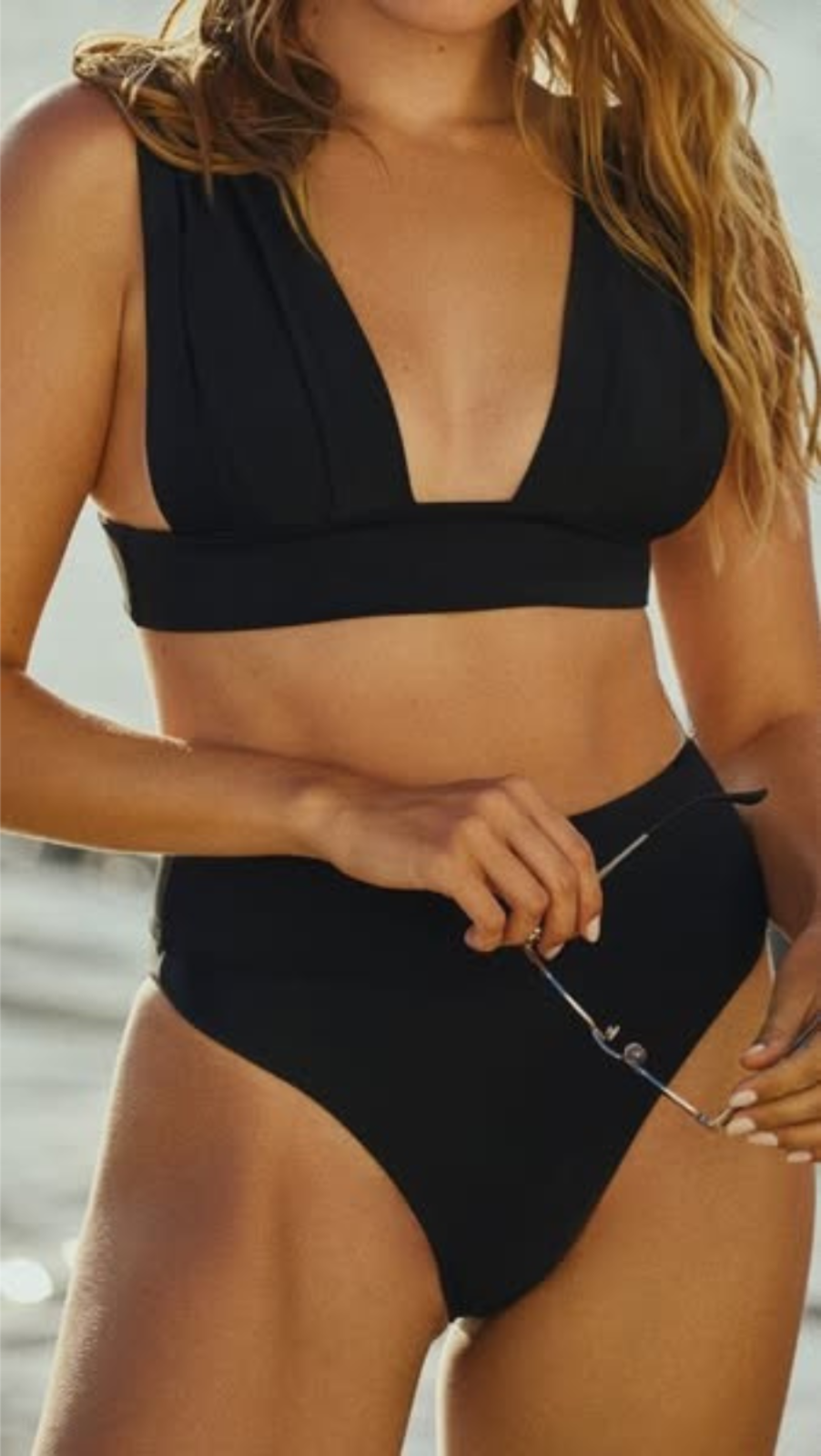 AURA | BIKINI NOIR AVEC HAUT DRAPÉ ET BAS TAILLE HAUTE