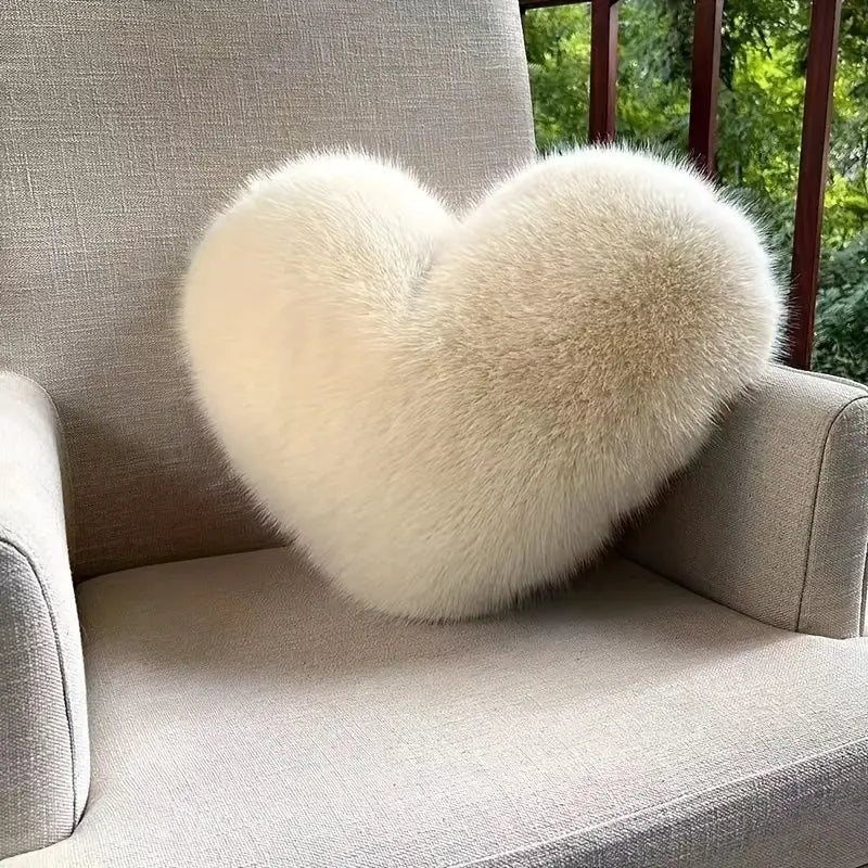 GRACE™ | HEART-SHAPED PLUSH CUSHION