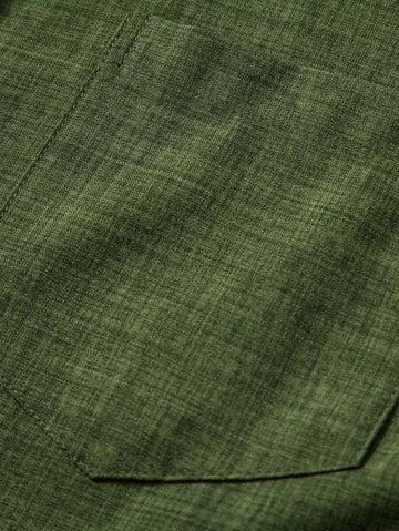 SHORT-SLEEVED SHIRT WITH STAND-UP COLLAR AND STRAIGHT-CUT LINEN TROUSERS